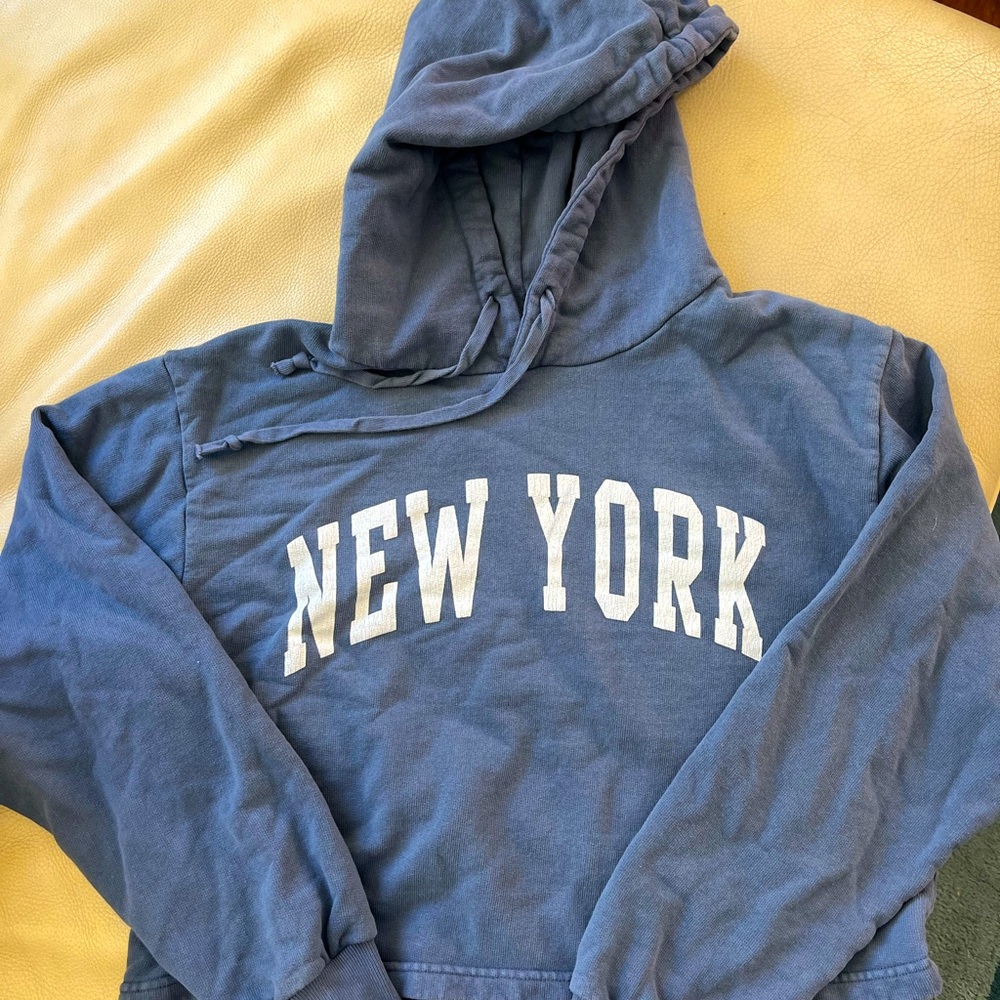 Brandi Melville “New York” cropped sweatshirt